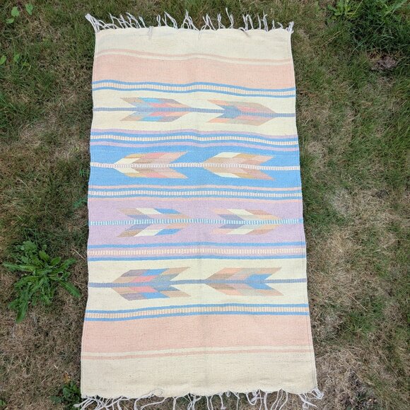 Vintage Southwestern pastel coloured small area rug - Picture 8 of 8
